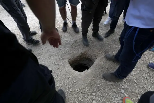 سوراخی که زندانیان از آن فرار کردند