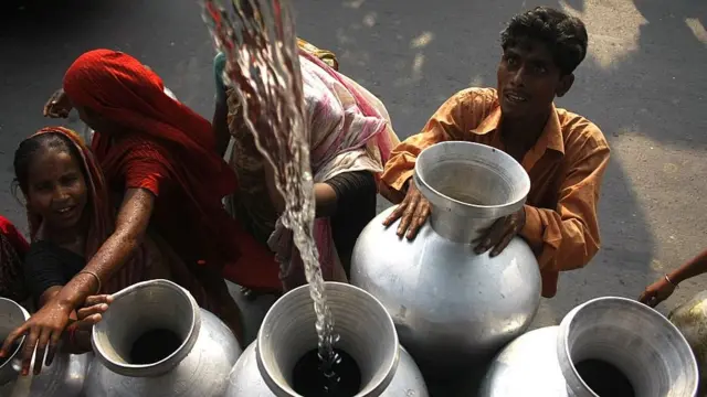 পানিতে ময়লার পাশাপাশি পানির অভাবের কথা শোনা যায় নিয়মিত।