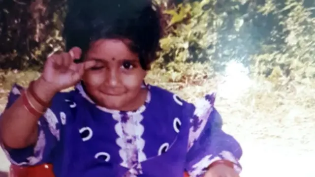 சிறுவயதில் சுபஸ்ரீ