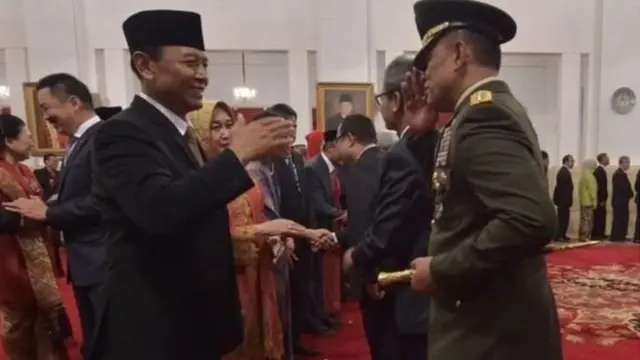 Menkopolhukkam Wiranto dan Panglima TNI Jenderal Gatot Nurmantyo, Juli 2015 di Istana Merdeka, Jakarta.
