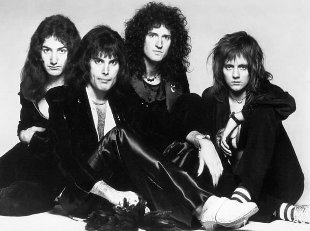 Появились новые фото и видео со съемок фильма о группе Queen