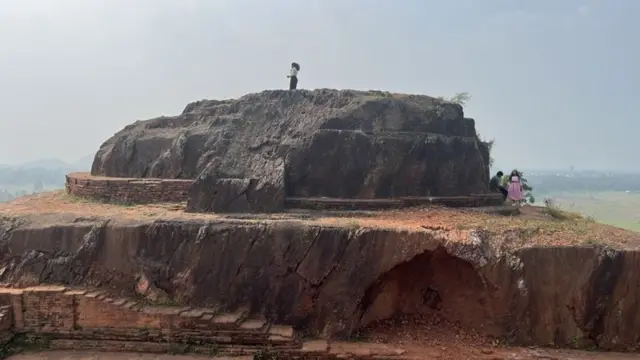 போஜனகொண்டா புத்த கோவிலின் சிறப்பு என்ன?