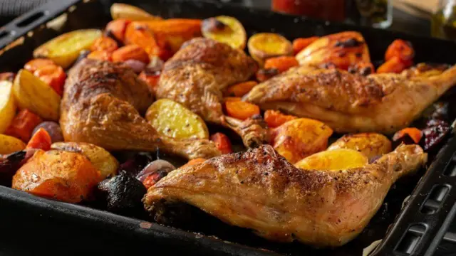 Запеченная курица с картошкой и морковью