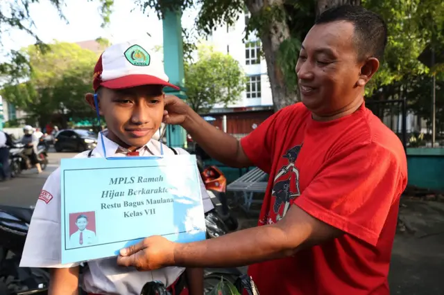 Kegiatan tersebut merupakan bagian dari program pemerintah yang mendorong keterlibatan ayah dalam pengasuhan anak melalui Gerakan Ayah Mengantar Anak ke Sekolah (GAMAS).