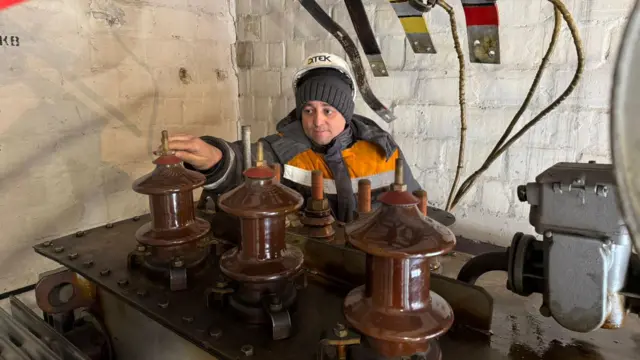 Олександр Йовенко замінює силовий трансформатор