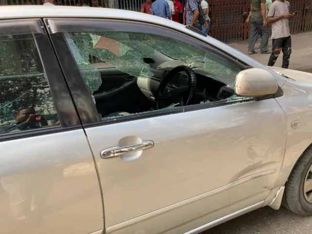 বিজয়নগরে গাড়ি ভাংচুর