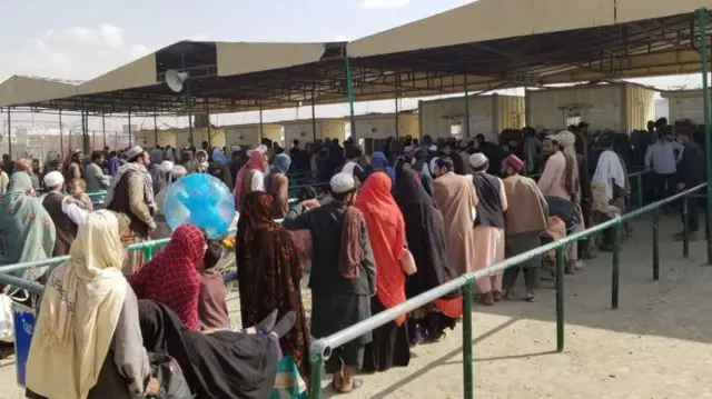 گذرگاه مرزی چمن بین افغانستان و پاکستان﻿