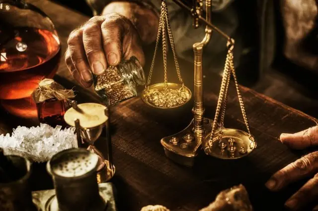 د وخت په تېرېدو، د سرو زرو ګاڼې ممکن د پوستکي، خولې، هوا، اوبو، یا کیمیاوي موادو سره د تماس له امله یو څه وزن کم کړي.