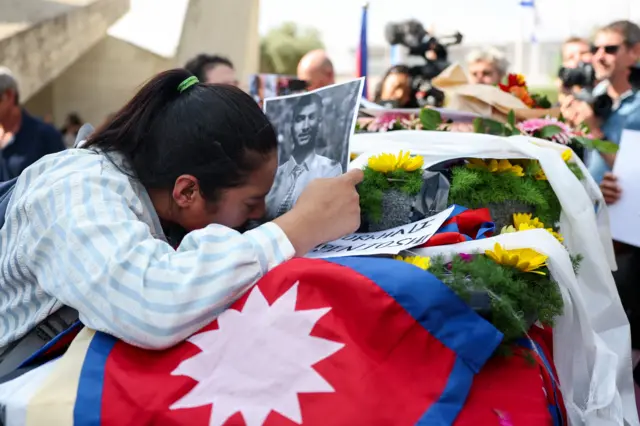 इजरेलमा कार्यरत नेपालीहरूले पनि विपिनको पार्थिक शरीरप्रति श्रद्धाञ्जलि व्यक्त गरे