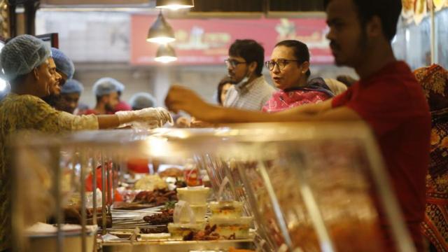 বাংলাদেশে গড়ে একজন ব্যক্তি বছরে ৮২ কেজি খাবার অপচয় করেন