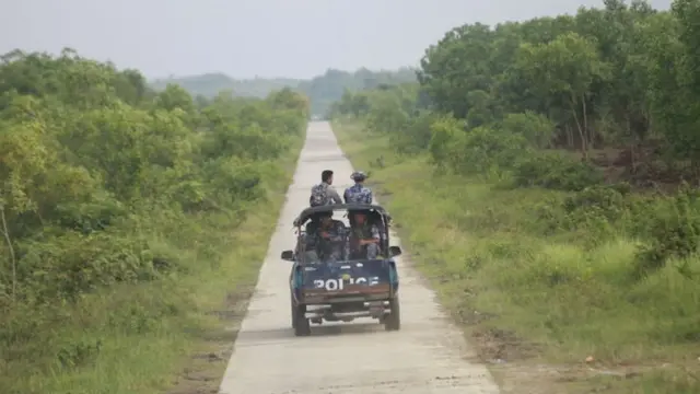 တောင်ပြိုလက်ဝဲမြို့ကို သွားတဲ့လမ်းမှာ လက်နက်ကြီး၊ လက်နက်ငယ်နဲ့ နှစ်နာရီဝန်းကျင်ကြာ တိုက်ခိုက်မှု ဖြစ်ခဲ့