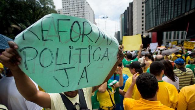 Protesto contra a corrupção e o governo Dilma Rousseff na avenida Paulista, em São Paulo, em 15 de março de 2015