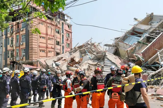 တရုတ် ကြက်ခြေနီအဖွဲ့ အလာလမ်းမှာ စစ်ကောင်စီရဲ့ သတိပေး သေနတ်ပစ်ဖောက်မှုနဲ့ ကြုံခဲ့ရ