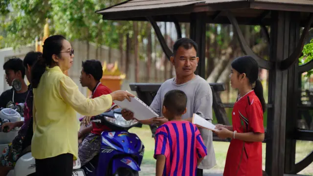 ครู บางกระเจ้ด