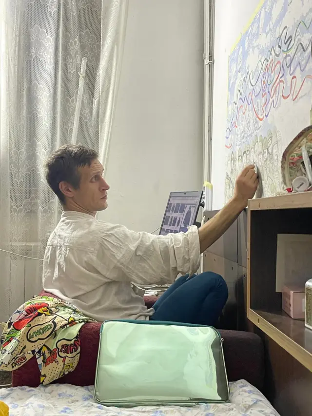 Дружина опублікувала фото, на якому Давида Чичкана видно за роботою