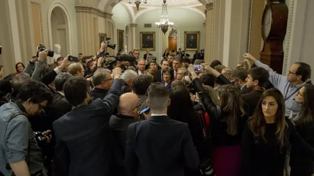 Senadores republicanosminimo de deposito pixbetentrevista a respeito da paralisação do governo