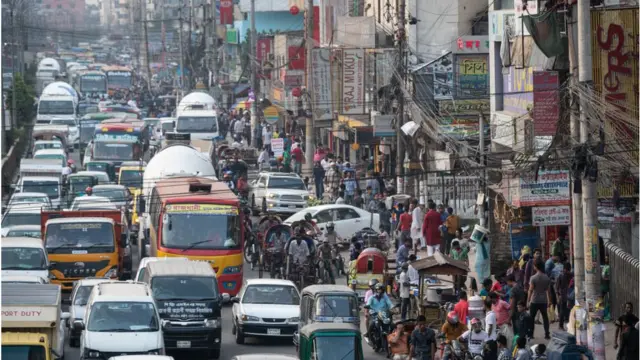 যানজটকে ঢাকার অন্যতম বড় সমস্যা বলে মনে করা হয়