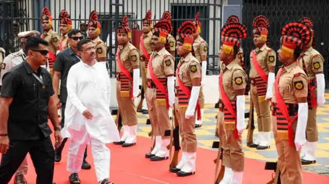 পশ্চিমবঙ্গের নতুন মুখ্যমন্ত্রী শুভেন্দু অধিকারী