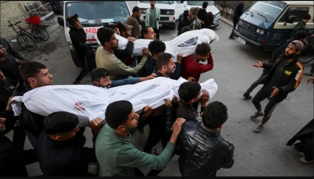  In ka badan 45,000 oo qof ayaa lagu dilay Marinka Gaza, sida ay sheegtay Wasaaradda Caafimaadka Falastiin ee Marinka Gaza.
