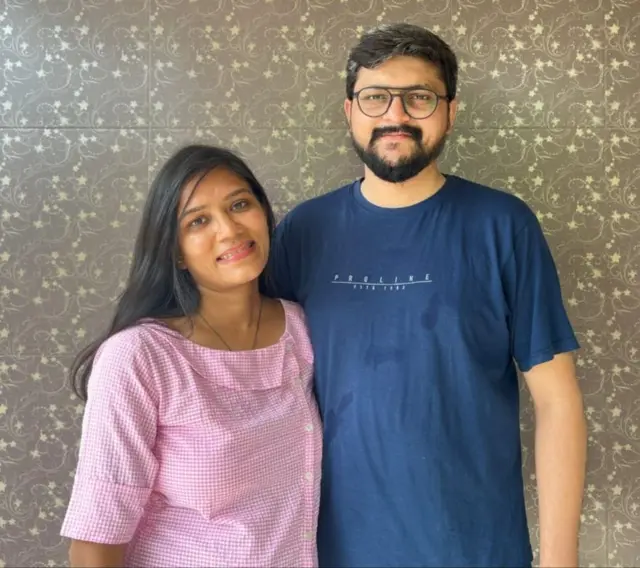 જીનલ તેમના પતિ હિમાંશુ સાથે