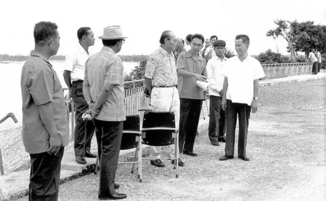 ၁၉၇၅ ခုနှစ်ကာလ မြန်မာ့ဆိုရှယ်လစ်လမ်းစဉ်ပါတီ ဥက္ကဋ္ဌ ဦးနေဝင်း‎