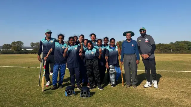 గుజరాత్‌లో జరిగిన క్రికెట్ క్యాంపులో పాల్గొన్న వికలాంగ మహిళల క్రికెట్ జట్టు