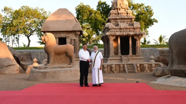 తమిళనాడులోని మామల్లపురంలో భారత ప్రధాని మోదీ, చైనా అధినేత షి జిన్ పింగ్ చర్చలు జరిపారు