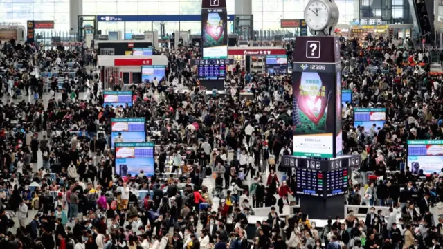 4月28日上海虹橋車站出行的乘客