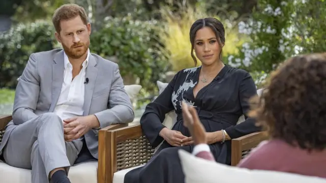 Príncipe Harry e7games baixar jogo damulher, Meghan, sendo entrevistados por Oprah Winfrey no início deste ano