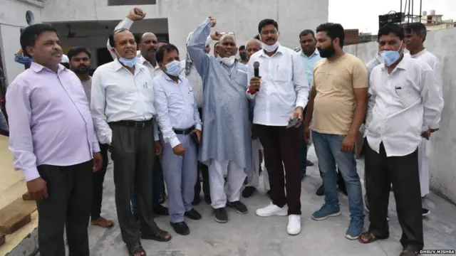 हरिद्वार के झबरेड़ा से बीजेपी विधायक देशराज कर्णवाल भी वंदना कटारिया के घर पहुंचे.