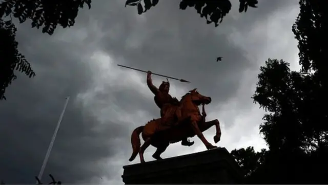 ముంబయికి తుపాను ముప్పు