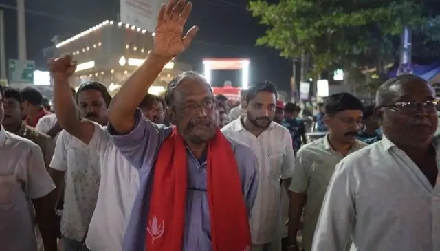 ભારતીય કોમ્યુનિસ્ટ પાર્ટી (સીપીઆઈ)ના સત્યન મોકેરીએ કહ્યું કે, 'પ્રિયંકા પણ તે જ કરશે જે તેના ભાઈ રાહુલે કર્યું હતું. તે પણ આ સીટ ખાલી કરશે.'