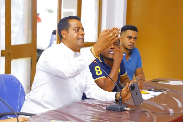 සනත් නිශාන්ත රාජ්‍ය අමාත්‍යවරයාගේ නම මෙරට ජනතාව අතර වඩාත් ප්‍රසිද්ධියට පත්වුයේ ගම්පහ අඩවි වන නිලධාරිනි දේවානි ජයතිලක සමග මීගමුව කඩොලාන කලාපය සම්බන්ධයෙන් ඇතිවූ සංවාදය හේතුවෙනි.