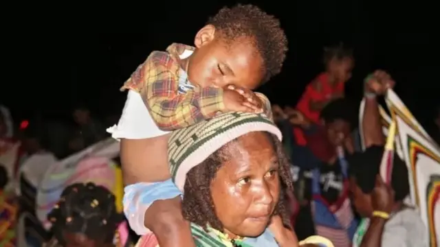 Konflik bersenjata antara TNI dan kelompok prokemerdekaan memaksa sejumlah warga meninggalkan desa mereka di wilayah Mimika.