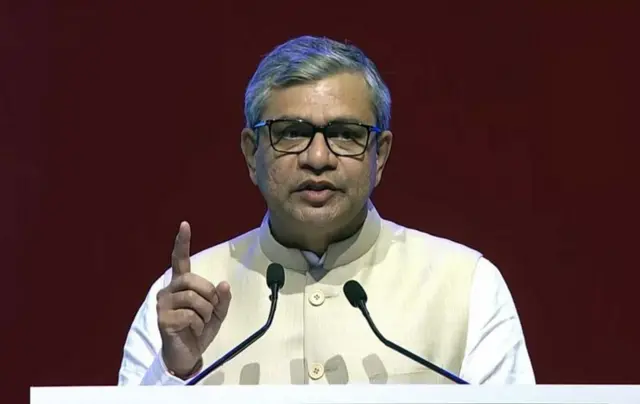 ஐபோன் ஹேக்கிங் குற்றச்சாட்டுகள்