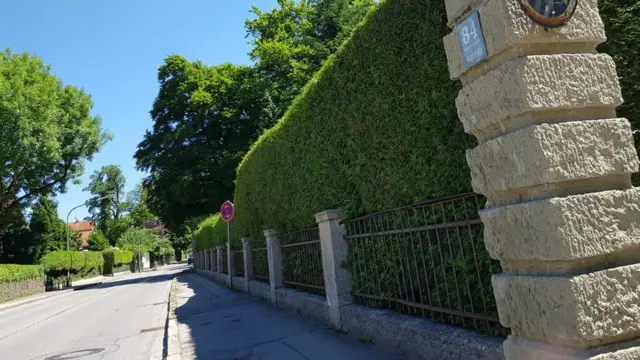 ทางเข้าพระตำหนักในเยอรมนี