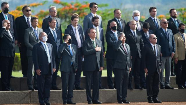 El presidente brasileño, Jair Bolsonaro, con varios de sus ministros.