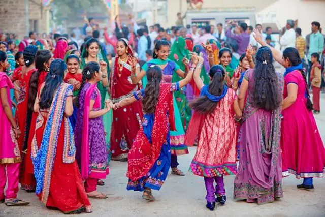 प्रेमविवाह करताना आई वडिलांची परवानगी घेणं गरजेचं आहे का? 