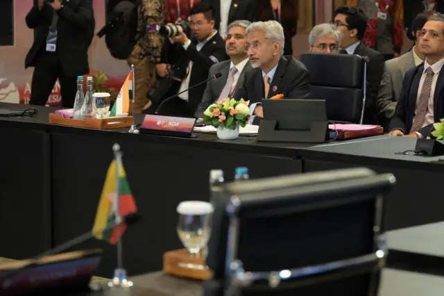 အာဆီယံနိုင်ငံခြားရေးဝန်ကြီးများအစည်းအဝေးပွဲမှာ မြင်တွေ့ရတဲ့ အိန္ဒိယနိုင်ငံခြားရေးဝန်ကြီး 