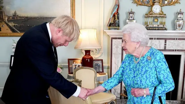 بورېس جانسن نن چارشنبه له ملکې الېزابت سره له کتنې وروسته رسماً د برتیا لومړی وزیر شو