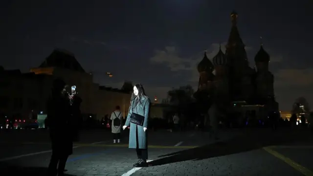 L'extinction des feux qui a lieu chaque année à l'occasion du Jour de la Terre réduit considérablement la pollution lumineuse dans les villes du monde entier