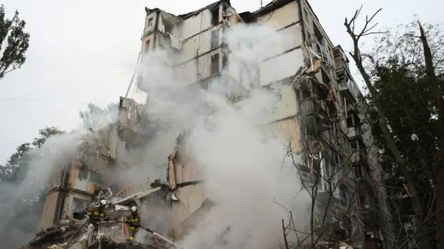 разрушенный подъезд