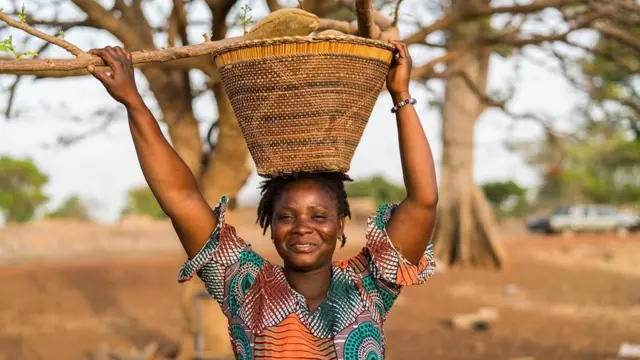 أصبح للنساء اللائي يحصدن ثمار أشجار التبلدي في قرى شمالي غانا صوت مسموع في مجتمعاتهن