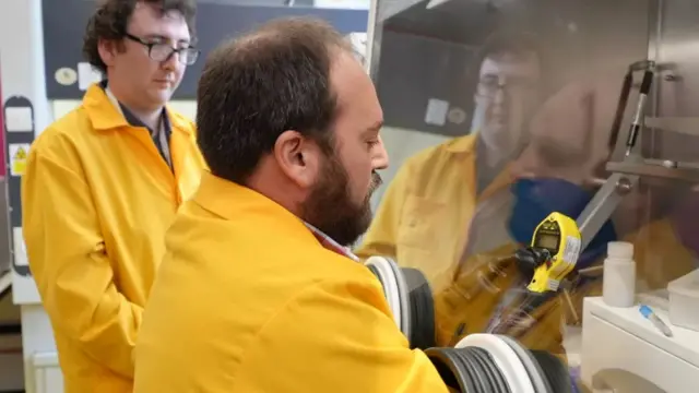 Barafasoor Simon Middleburgh (midig)