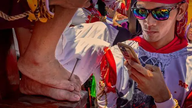 Foto of di foto of one of di performer wey dem nail to di cross for Good Friday crucifixions