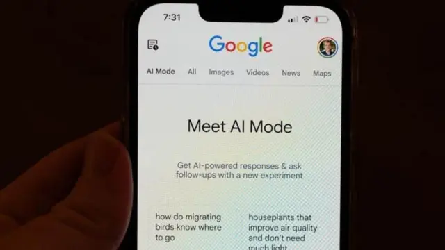 Google sohbet botu akıllı telefonun arama sayfasında aktif.