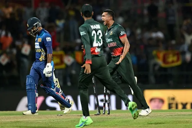  බංගලාදේශ පන්දු යවන්නන් 