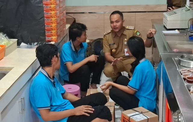 Respati Ardi, ayam goreng widuran, non-halal
