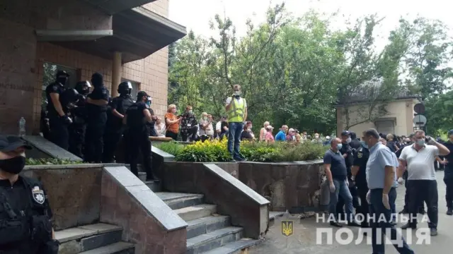 У Харкові сутички через відкриття диспансеру для хворих на Covid-19