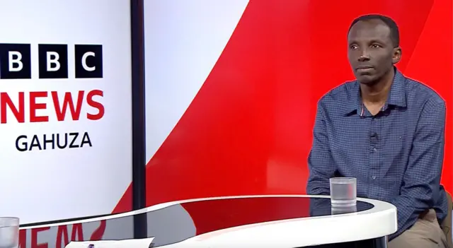 Chris Ndikumana mu kiganiro c'imbonekarimwe mw'itangazamakuru, yayaze n'abamenyeshamakuru ba BBC Gahuzamiryango